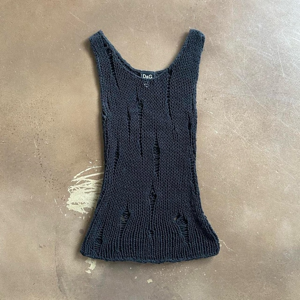 D&G black distressed knit top
